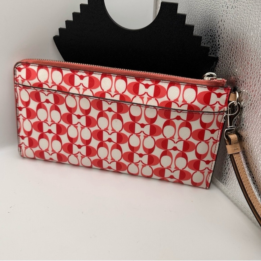 EUC Coach 1941 Peyton Dream C
Accordion Zip Wallet/Wristlet - Picture 11 of 11